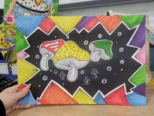 儿童绘画教程：从竖线和叶子开始，绘制头部身体，创意涂色与海蘑菇装饰